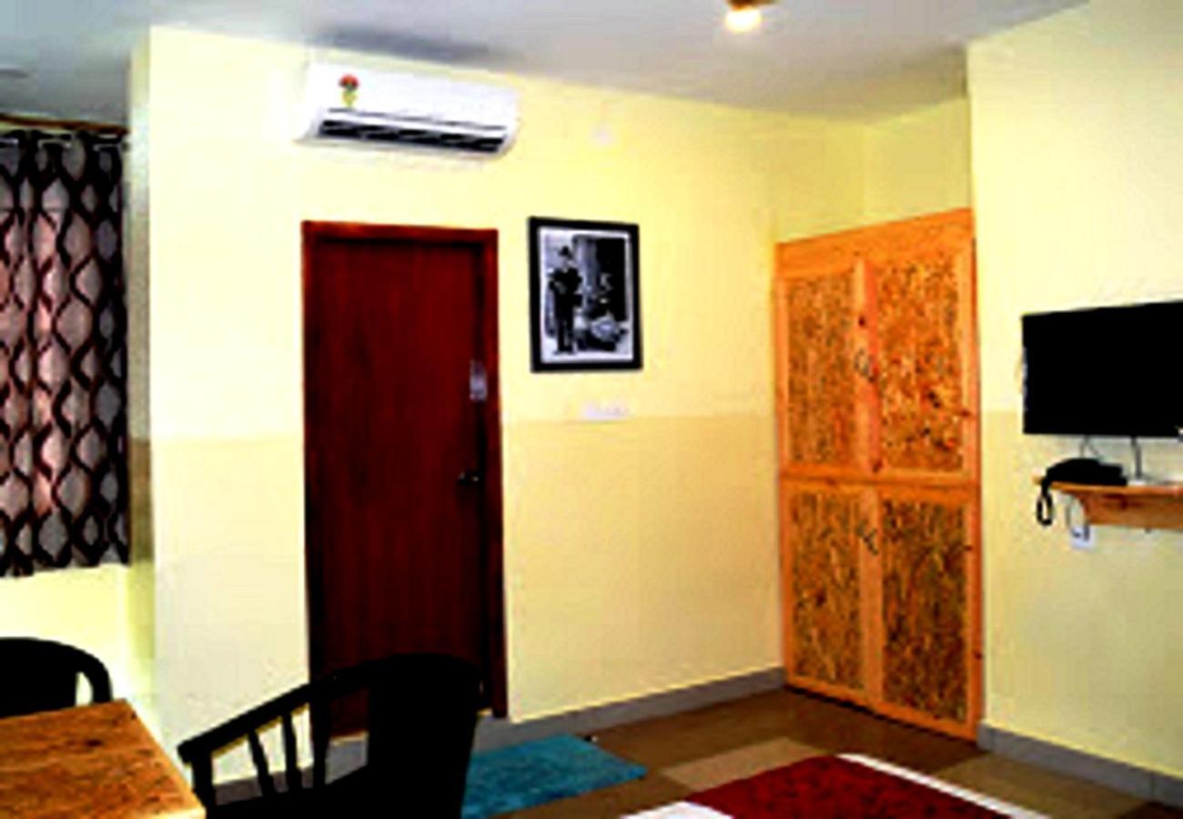 Chaplin Hotel Pondichéry Extérieur photo