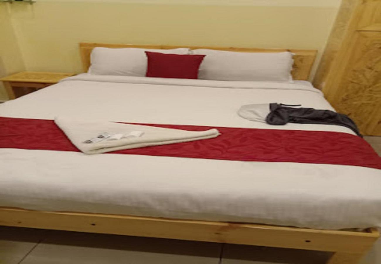 Chaplin Hotel Pondichéry Extérieur photo