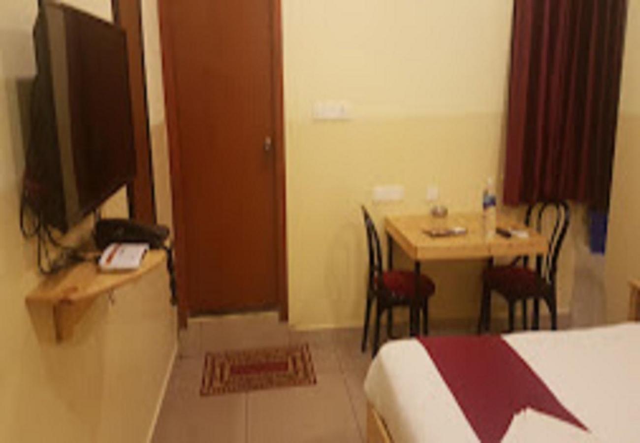 Chaplin Hotel Pondichéry Extérieur photo