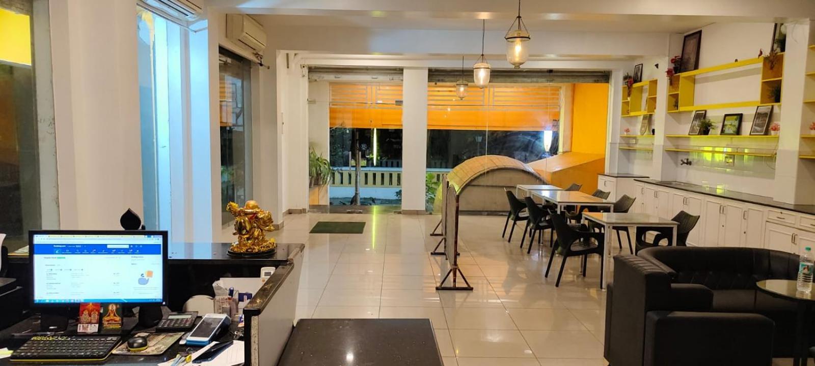 Chaplin Hotel Pondichéry Extérieur photo